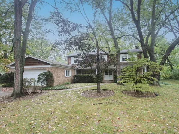 87 Lincolnshire Dr, Lincolnshire, IL 60069