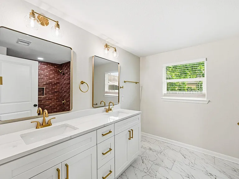 7946 Fowlie St — Photo 22