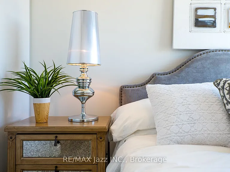 100 Bond St E #305 — Photo 14