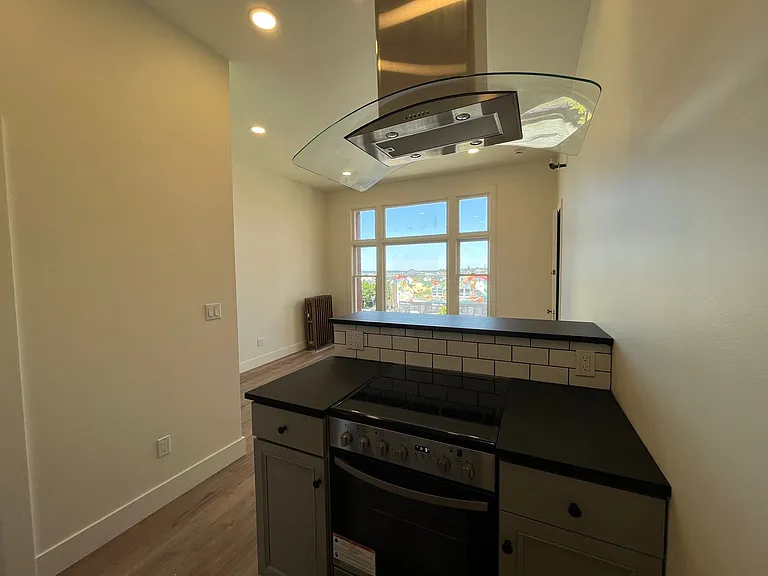 1304 Bay St #7 — Photo 6