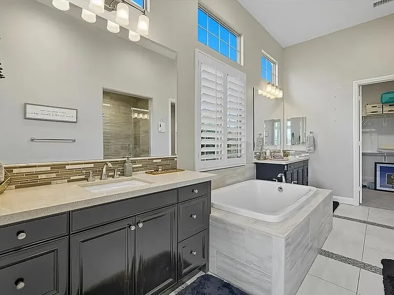 Master Suite Bathroom