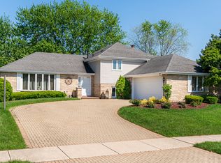 12825 S Newport Dr, Palos Park, IL 60464