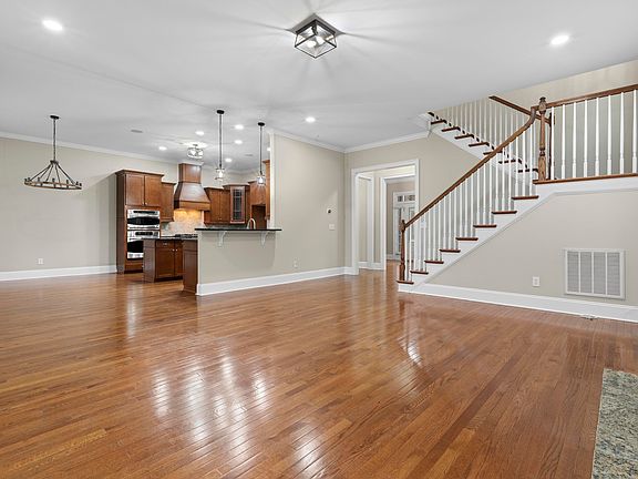 5th image of 237 Peninsula Way