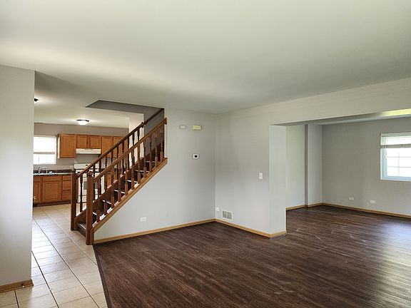3rd image of 2940 Country Club Ave