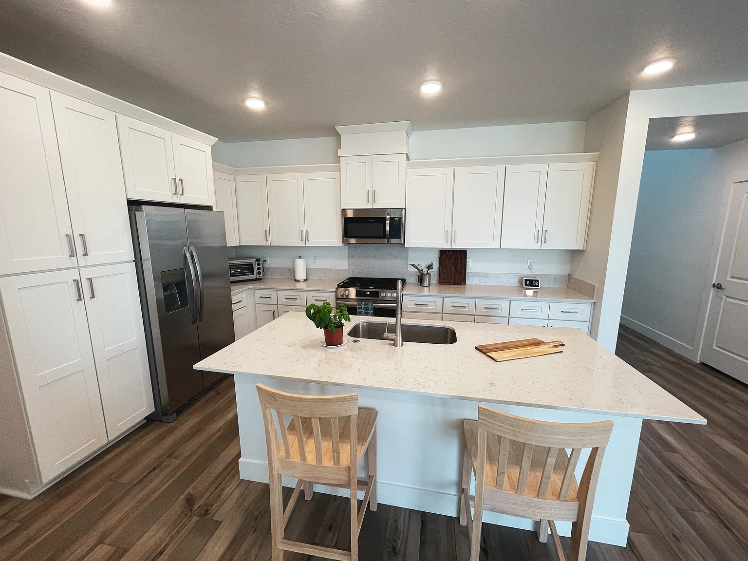 4 bed, 2021 sqft, $2,550 — Photo 2