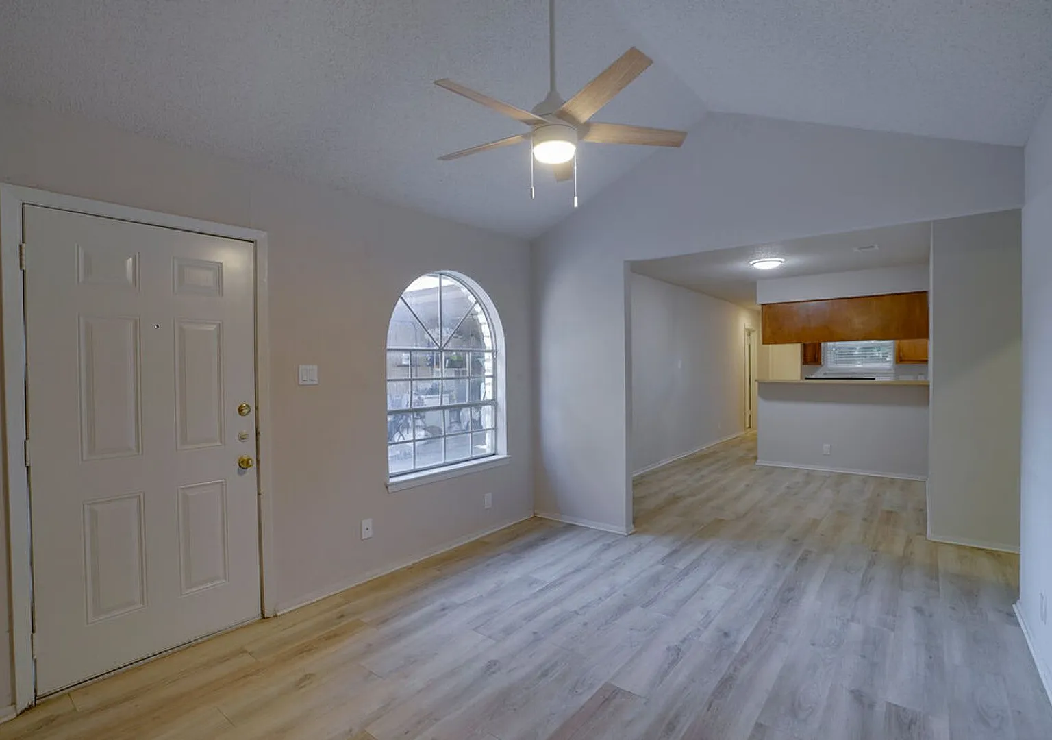 1206 Westcott Dr — Photo 3