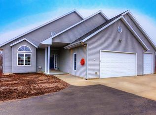 8864 Vincent Ave SE, Alto, MI 49302