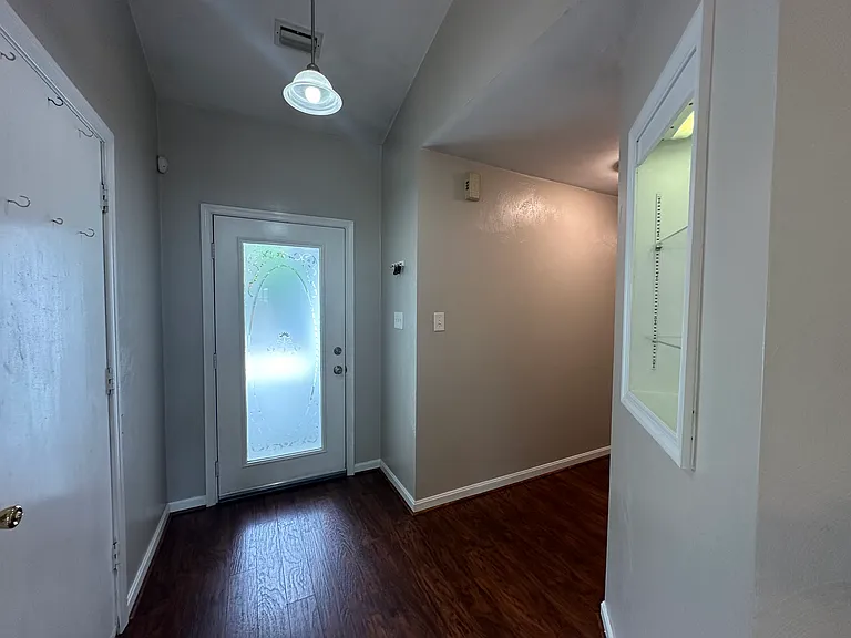 909 Chigwell Rd — Photo 3