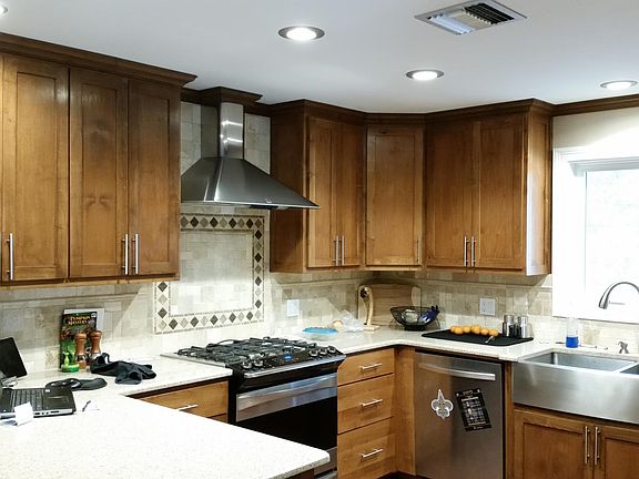 4th image of 111 Amaryllis Dr