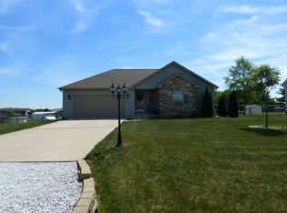 14040 Grandview Dr, Manito, IL 61546