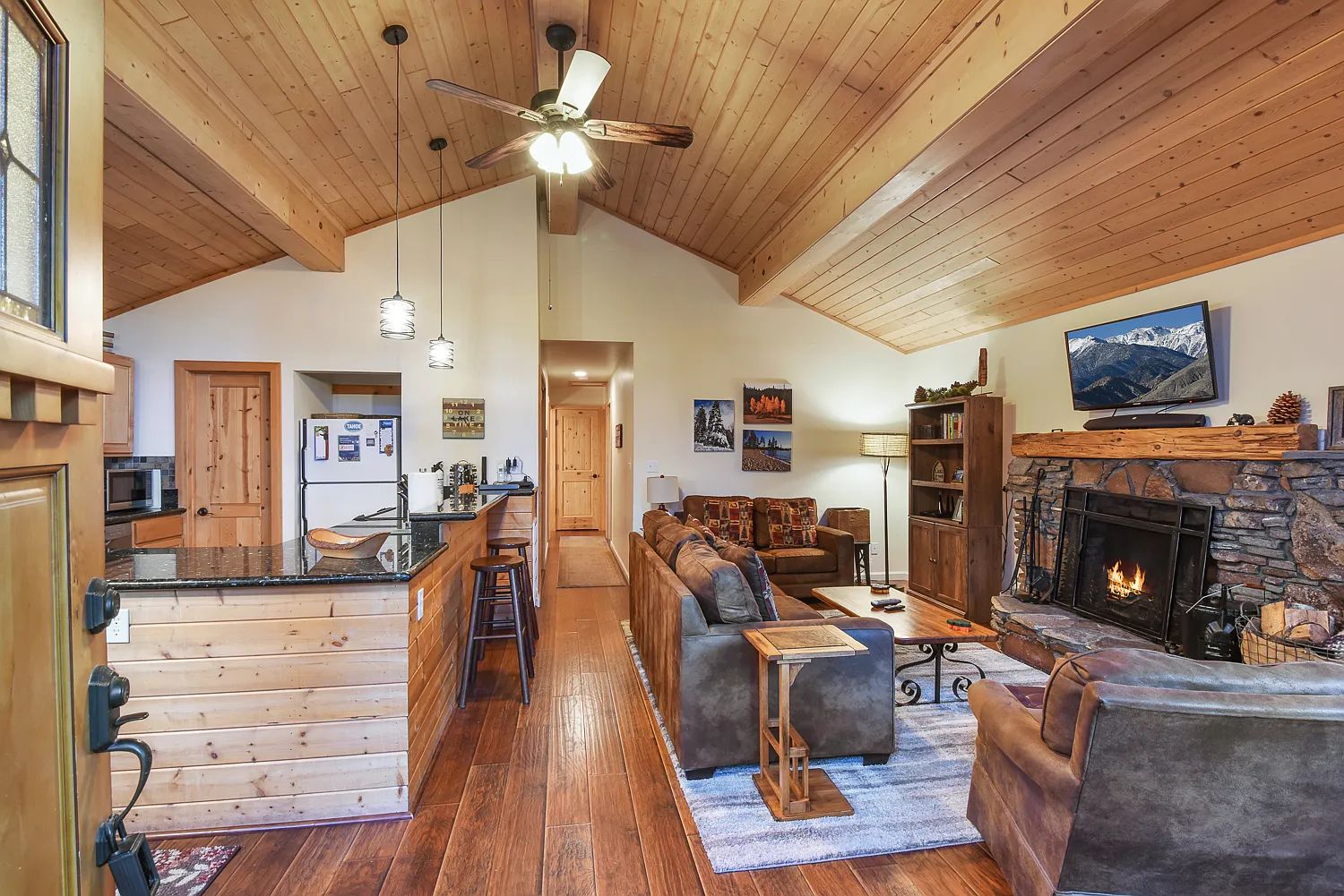 3 bed, 1300 sqft, $3,800 — Photo 4
