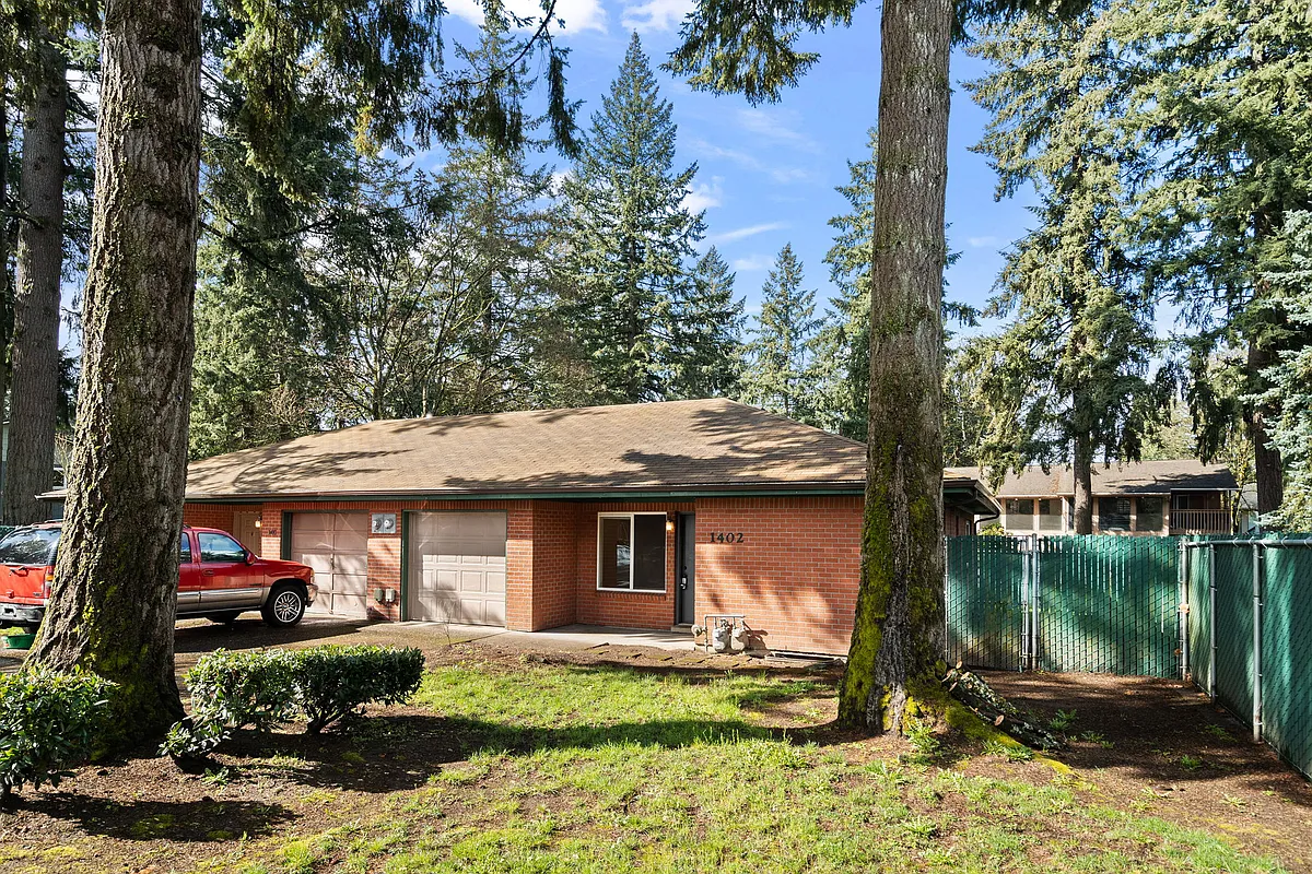 Building Photo - 1402 NE 142nd Ave