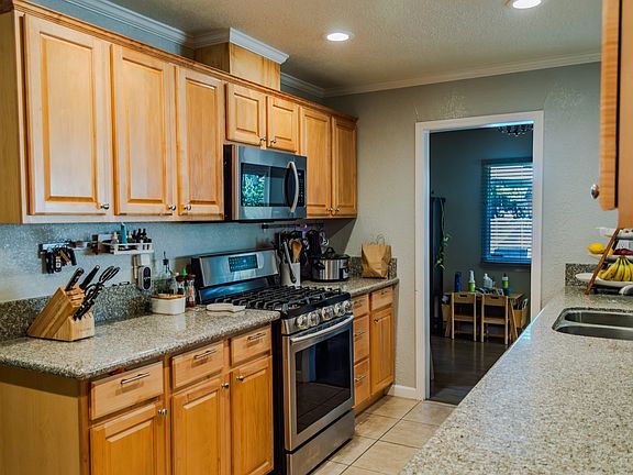 4th image of 781 Duke Cir