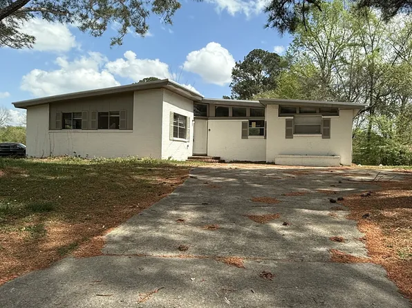 913 Daniel Cir, Birmingham, AL 35228