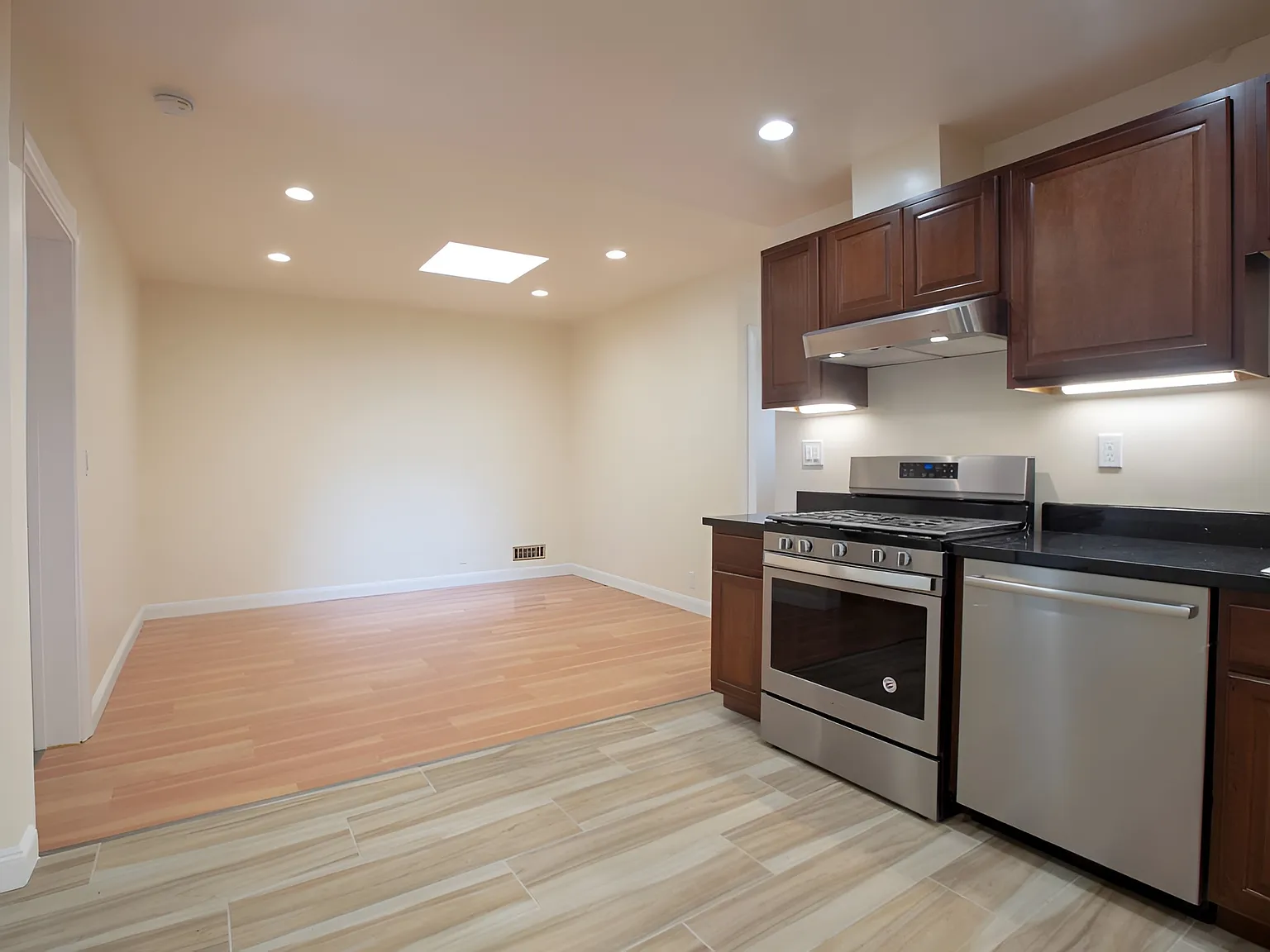 5 bed, $7,499 — Photo 3