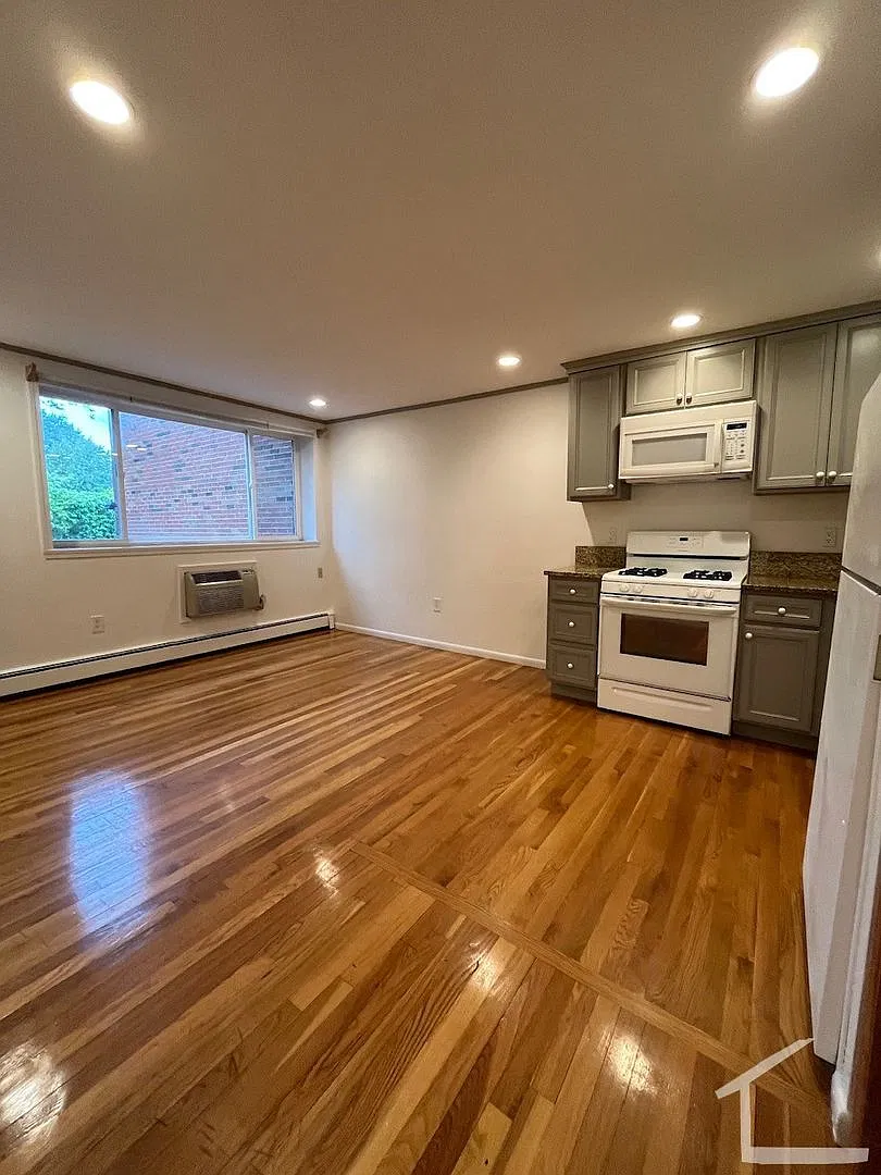 362 Market St #8H Boston MA 02135 — Photo 3