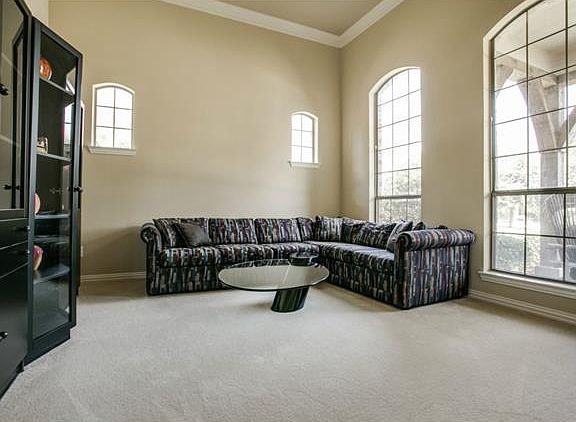 3rd image of 400 Willowview Dr