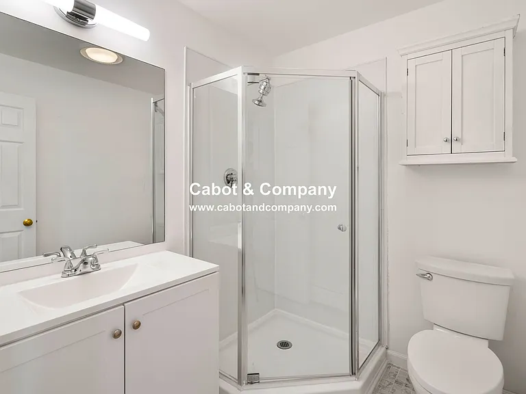 186 W 7th St #A — Photo 11