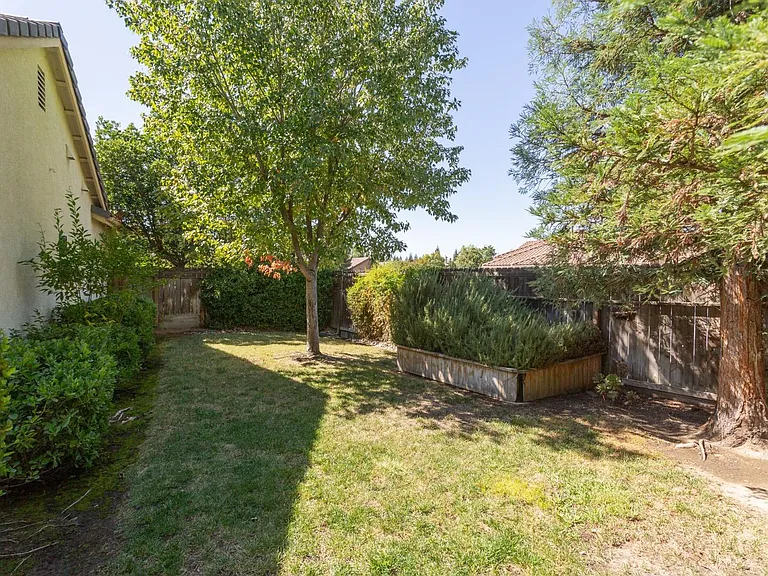 1120 E Sawgrass Ave — Photo 32