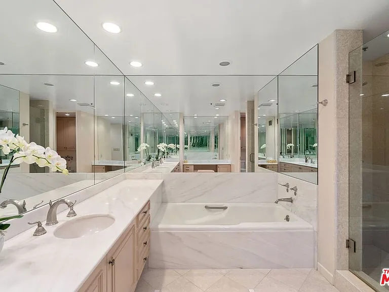 10750 Wilshire Blvd #1501 — Photo 27