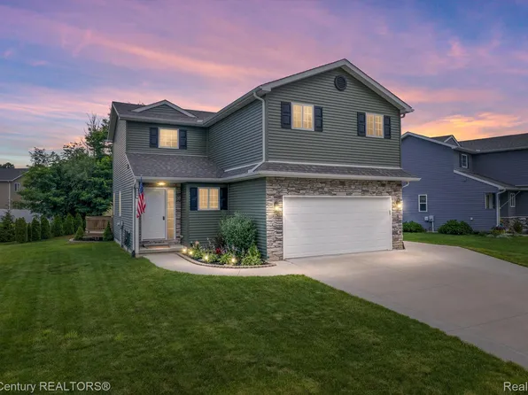 189 Fountain Park Dr, Waterford, MI 48327