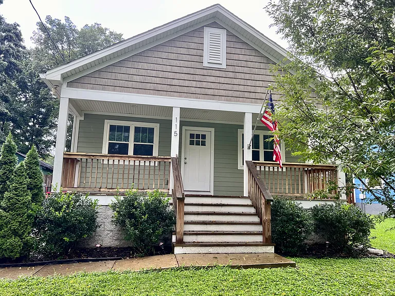 115 Becker Ave — Photo 3