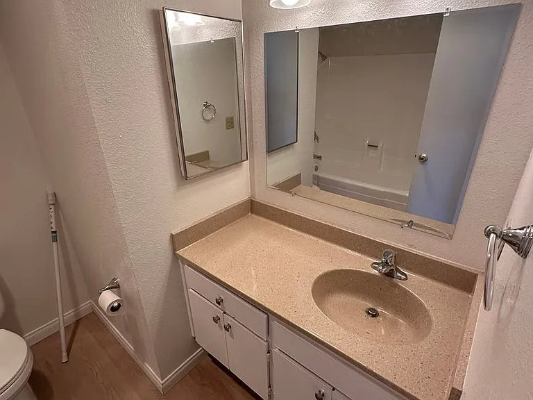Aztec Apartments — Photo 8