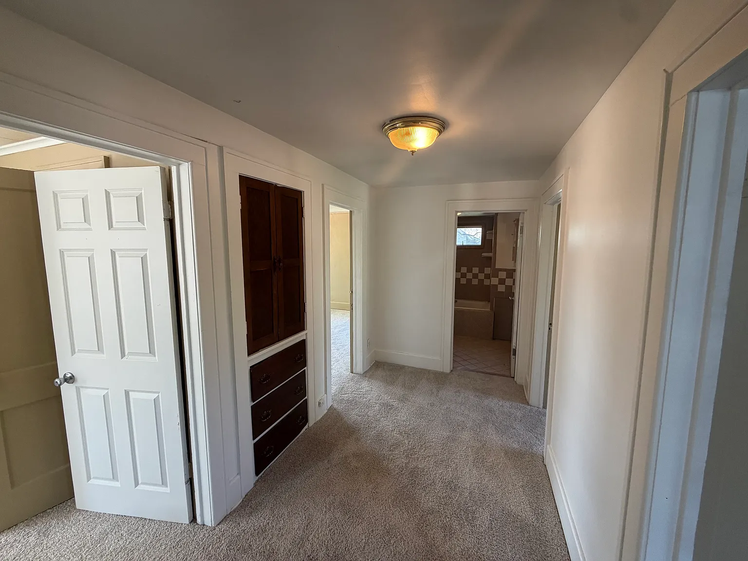 4 bed, 1300 sqft, $1,200 — Photo 2