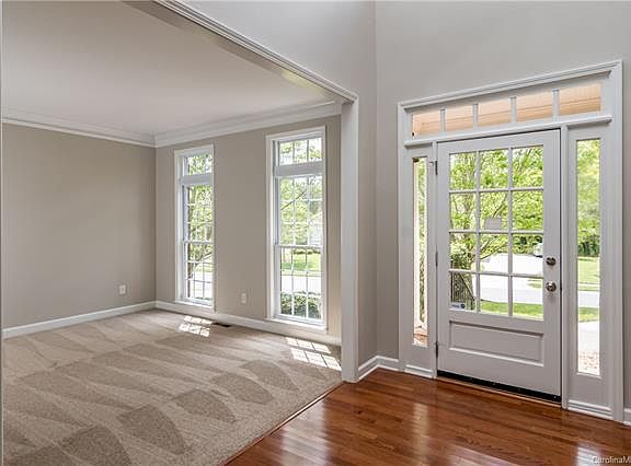 4th image of 9203 Drayton Ln