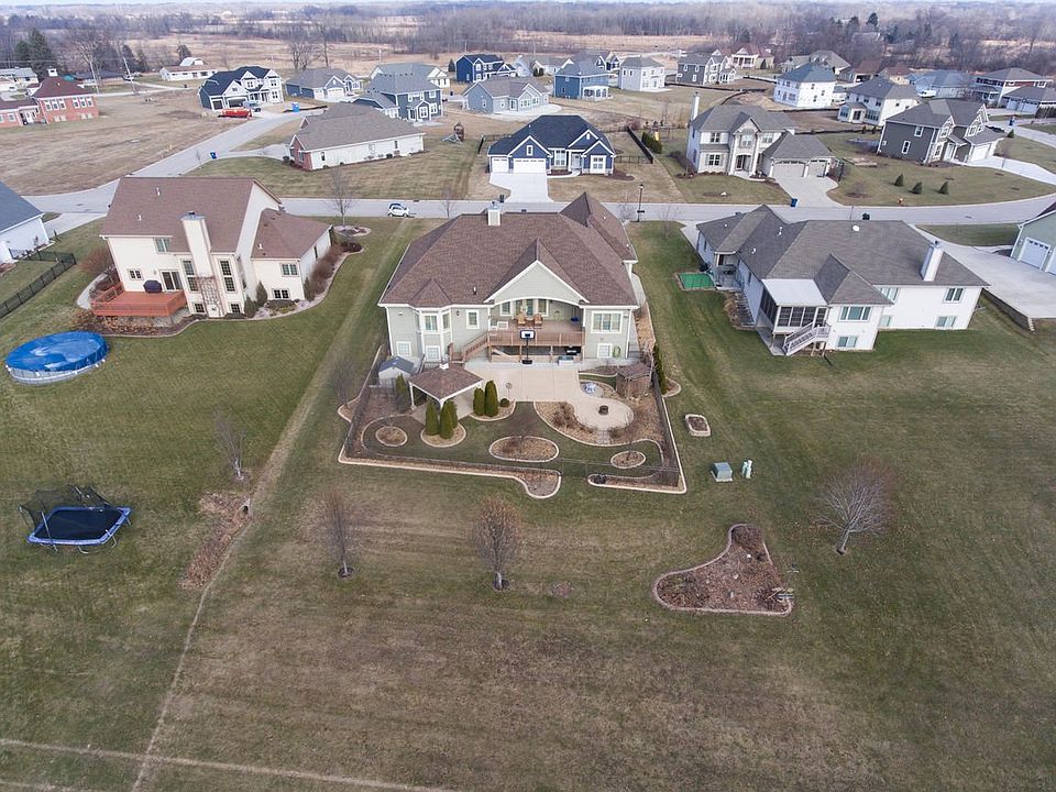 1st image of 10385 S Willow Creek Dr
