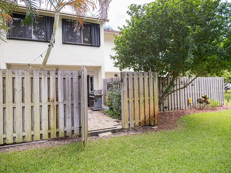 303 City View Dr — Photo 21