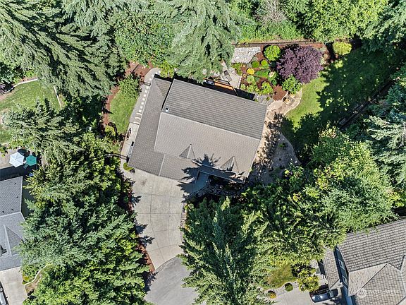 5th image of 1006 NE Mount Ellinor Court
