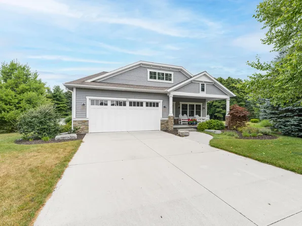 341 Parkside Ln, Douglas, MI 49406