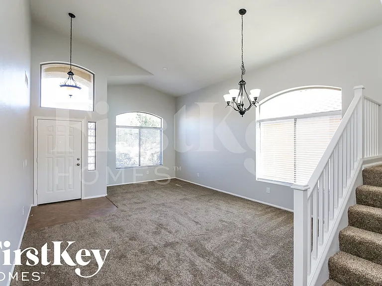 38240 N Sandy Dr — Photo 2