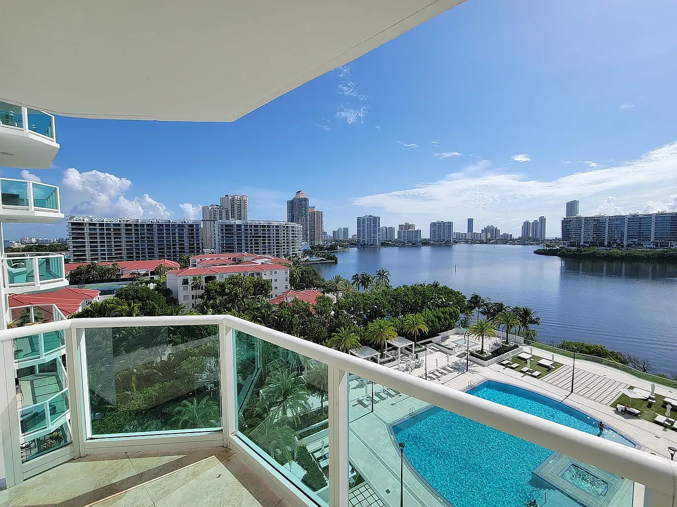 3 bed, 3.5 bath, 3069 sqft, $9,999 — Photo 3