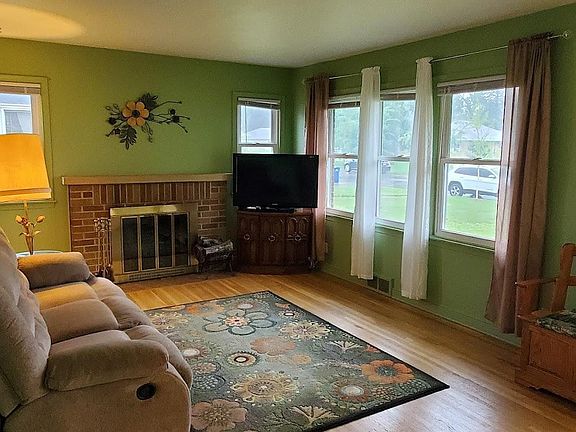 3rd image of 2122 La Crosse Ave