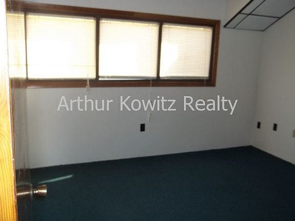 5th image of 801 S Yonge St Ste 6