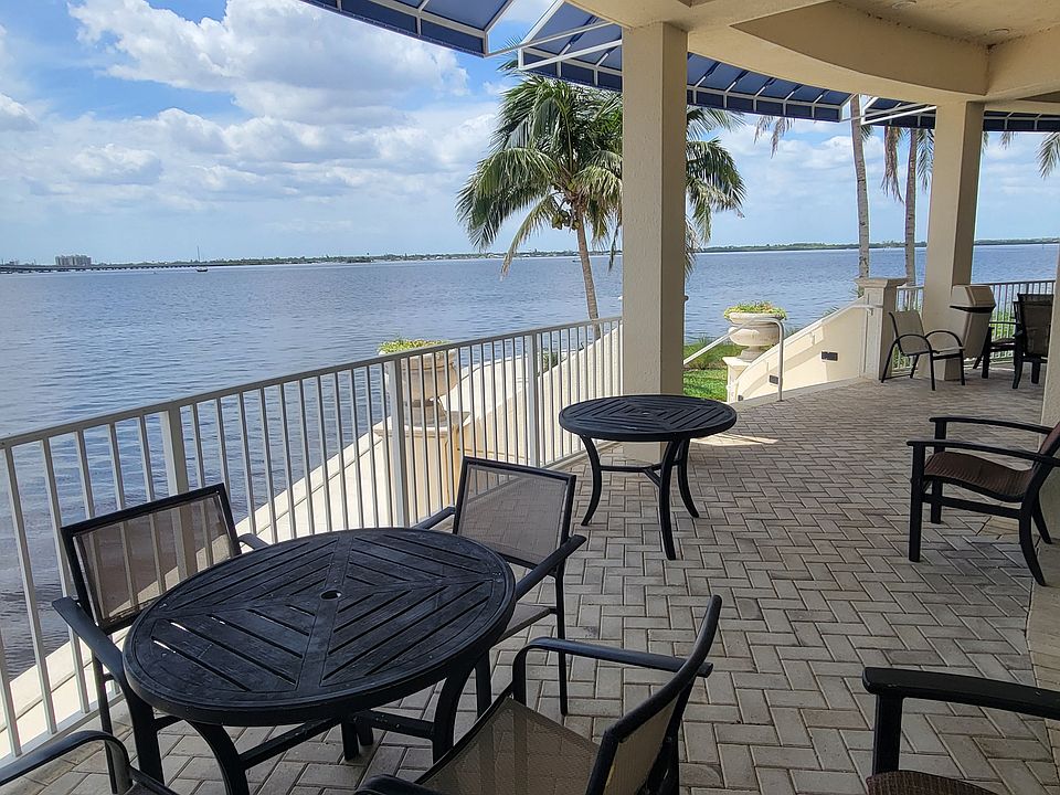 Lanai Seating by the River