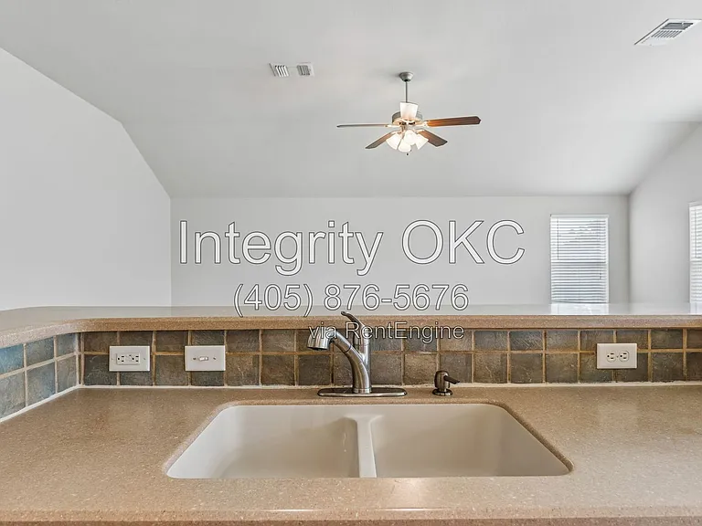 2800 NW 184th St — Photo 9