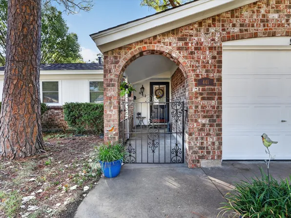 441 Nathan St, Burleson, TX 76028