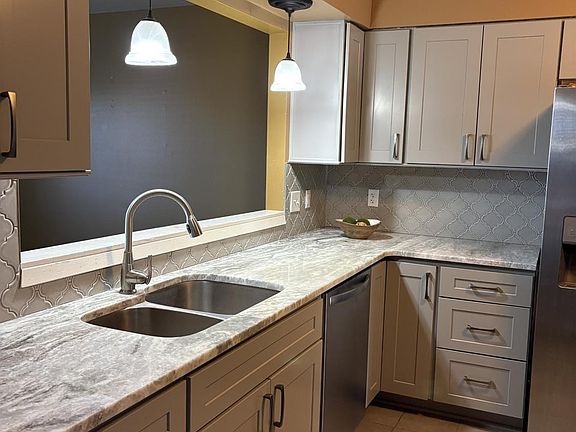 4th image of 2101 Windwood Cir