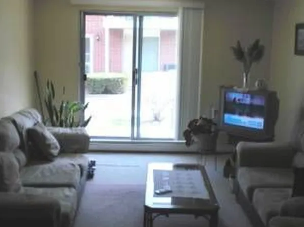 6151 W Howard Ave Unit 28, Greenfield, WI 53220