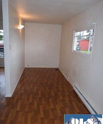 4th image of 527 W 10th St