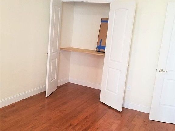 4th image of 142 E 33rd St #G