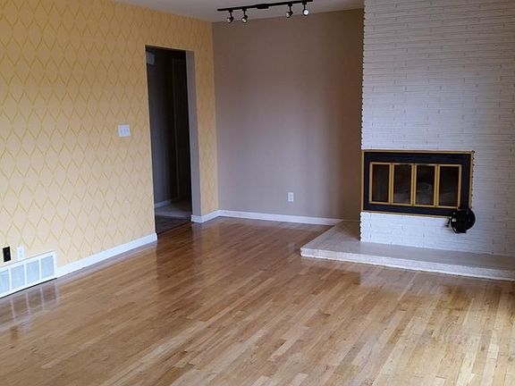 2nd image of 1891 Grandview Ct