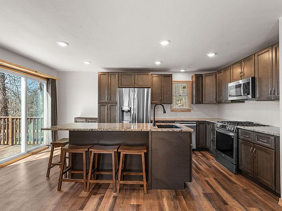 3rd image of 594 Labradore Lane