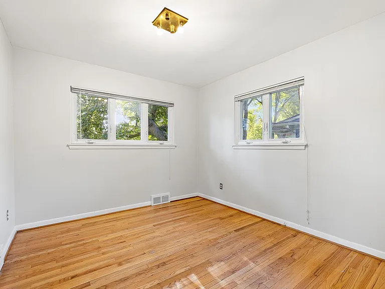 966 Woodlea St — Photo 14