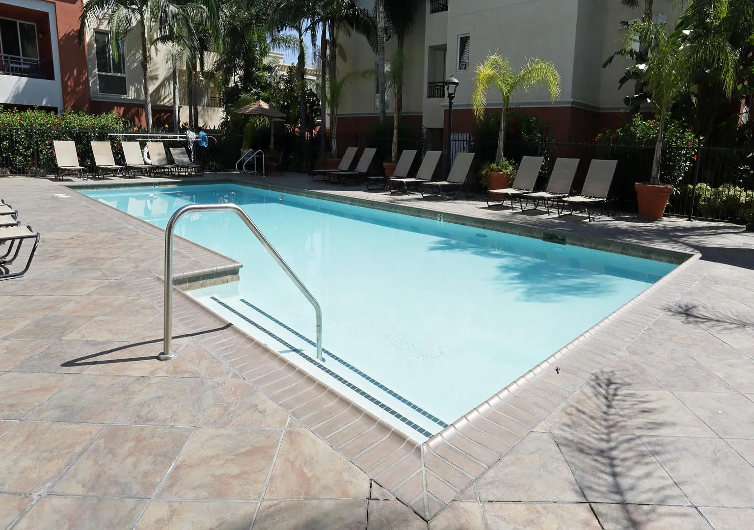 Metro 102 Apartments — Photo 3