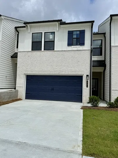 1004 Sutherland Ln — Photo 1