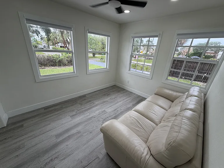 537 Sunset Blvd — Photo 34
